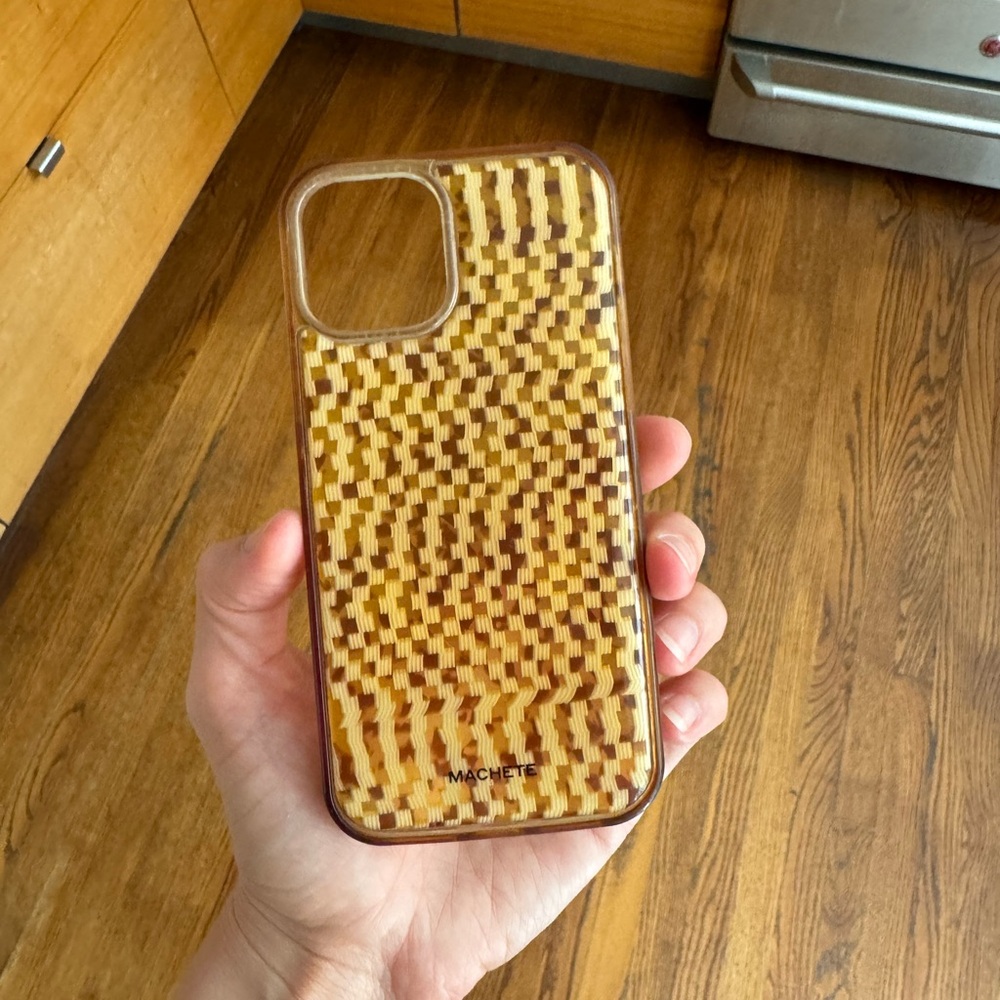 Machete
iPhone 12 | 12 Pro Case in Tortoise Checker